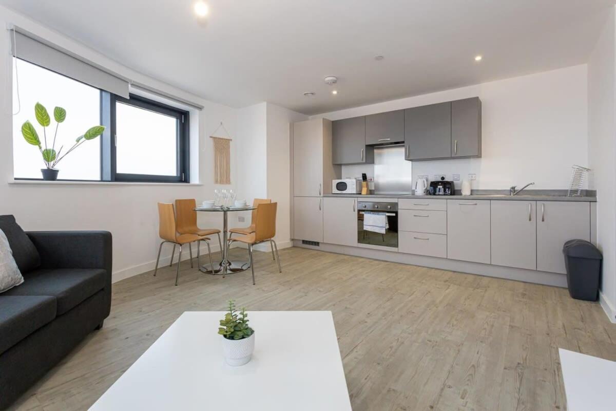 Stunning 2 Bed Apartment In Salford Amazing Views Манчестер Экстерьер фото