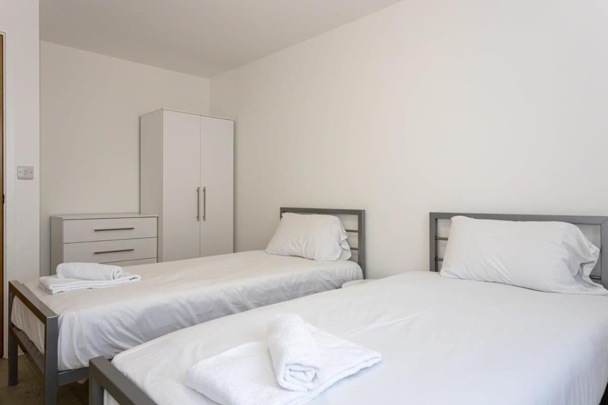 Stunning 2 Bed Apartment In Salford Amazing Views Манчестер Экстерьер фото